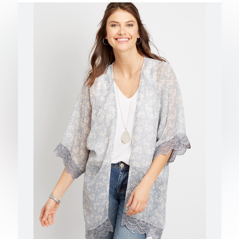 Maurice’s Blue Floral Trim Kimono, size Medium